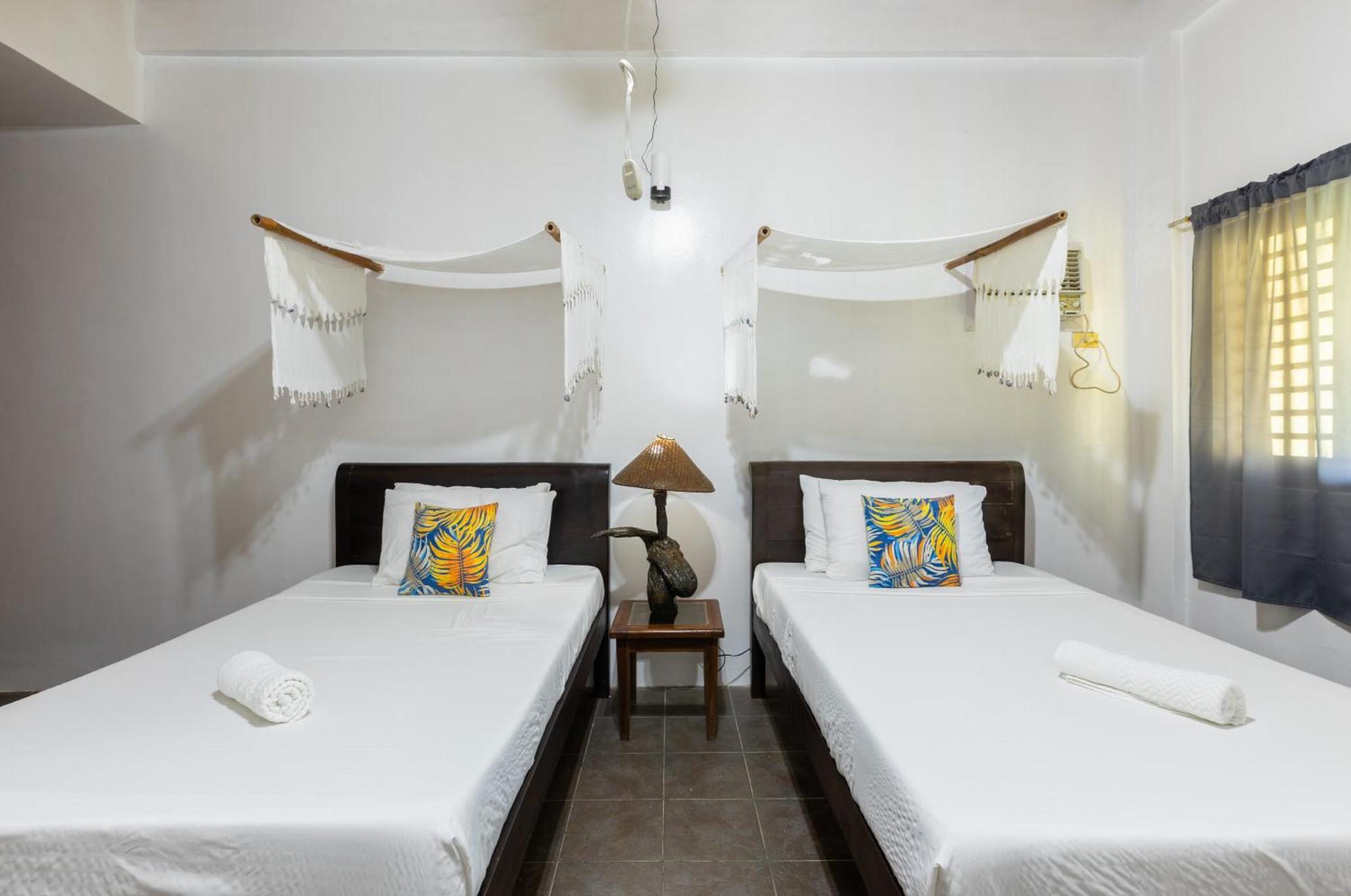 Nabulao Beach Resort Hinoba-an Buitenkant foto